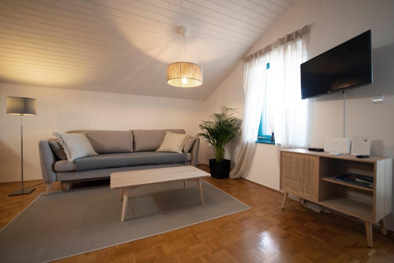 Modra Luna- Apartment With Terrace Izola Exteriör bild
